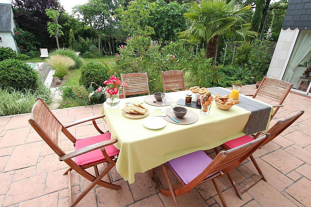 Bed and Breakfast Logis Du Lievre D'Or Монбазон Экстерьер фото