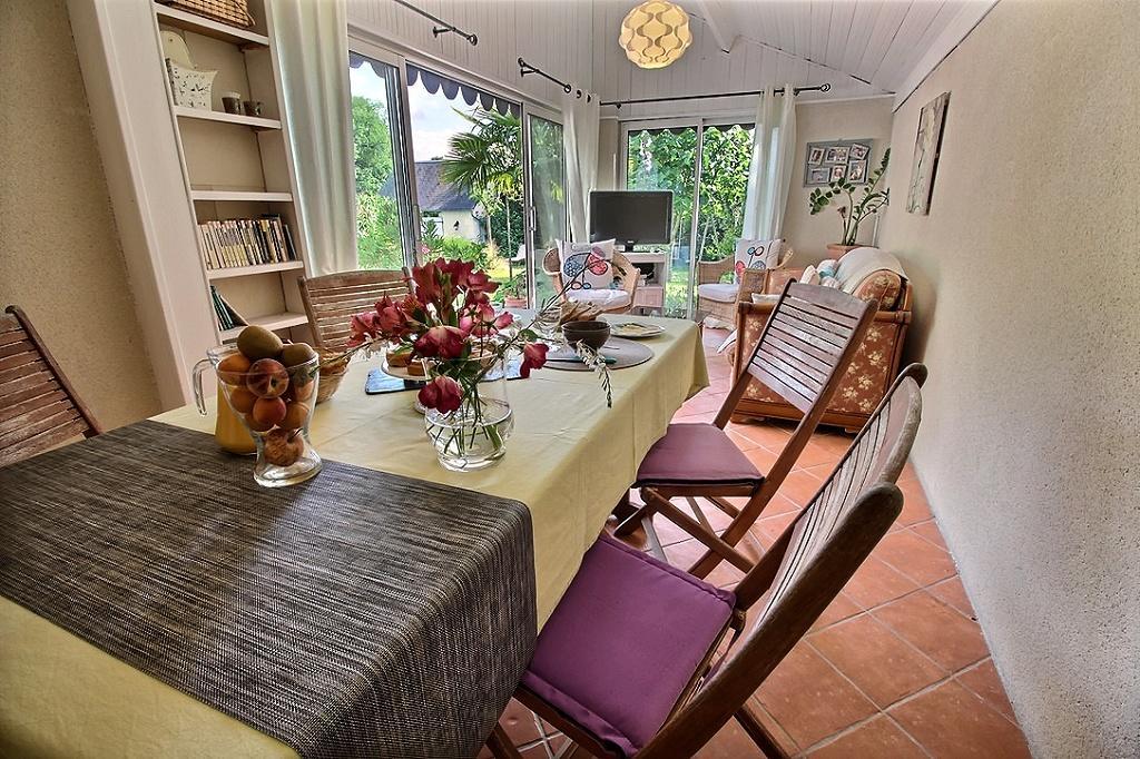 Bed and Breakfast Logis Du Lievre D'Or Монбазон Экстерьер фото