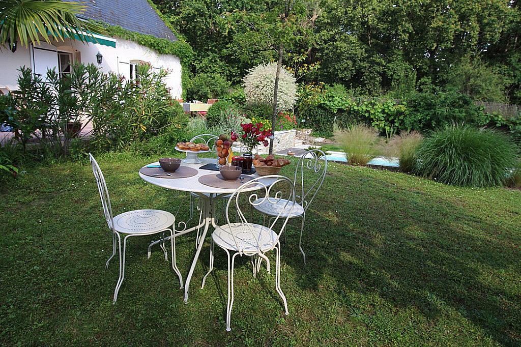 Bed and Breakfast Logis Du Lievre D'Or Монбазон Экстерьер фото