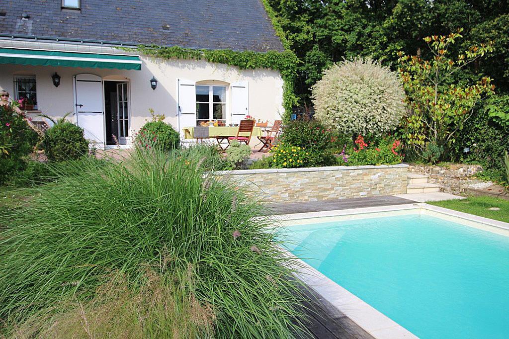 Bed and Breakfast Logis Du Lievre D'Or Монбазон Экстерьер фото