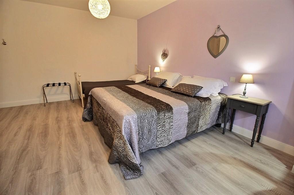 Bed and Breakfast Logis Du Lievre D'Or Монбазон Экстерьер фото