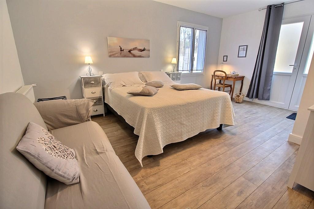 Bed and Breakfast Logis Du Lievre D'Or Монбазон Экстерьер фото