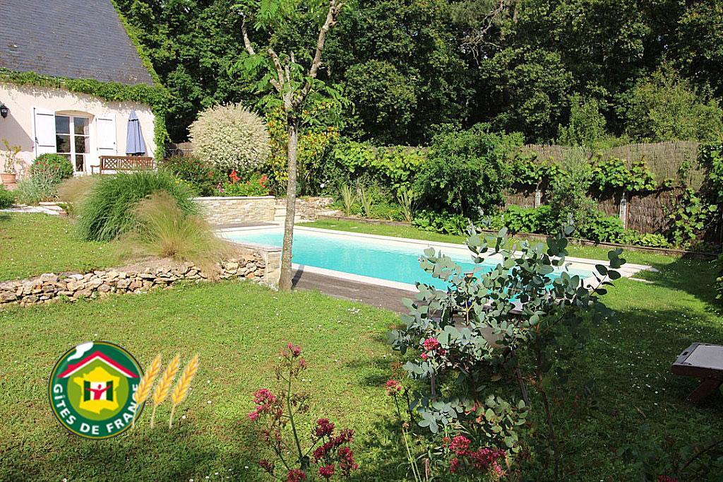 Bed and Breakfast Logis Du Lievre D'Or Монбазон Экстерьер фото